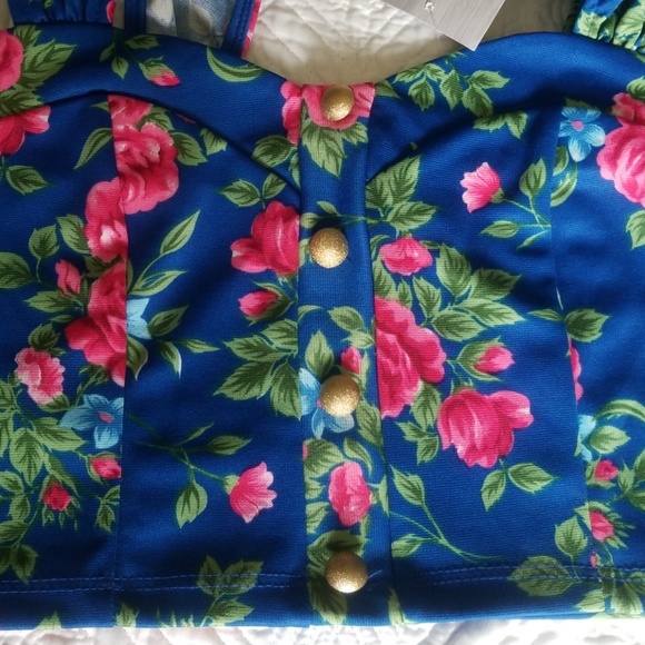 Clothes - Picture 3 of 3